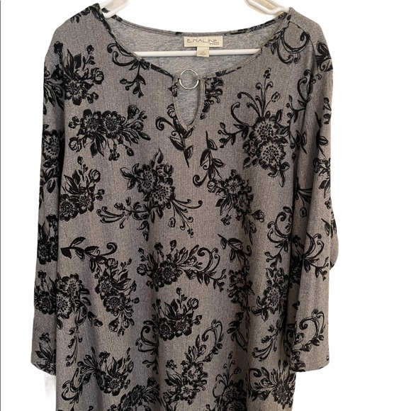 ➕size Emaline Woman Grey/Navy Floral Top Sz 2X - Picture 1 of 6
